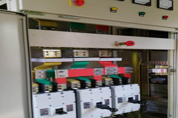 国营南海农场配电柜-了解变频器配电柜的操作步骤做到更